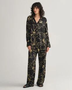 Line Drawing V-Neck Blouse -Cheap Gant Store time 1678707612 202302 4300225 019 look fv 2