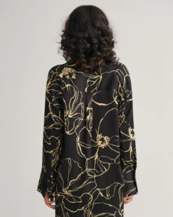 Line Drawing V-Neck Blouse -Cheap Gant Store time 1678707612 202302 4300225 019 model bv 2