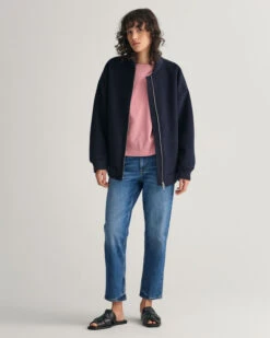 Tonal Archive Shield T-Shirt -Cheap Gant Store time 1680177137 202302 4200262 682 crmodel fv 2